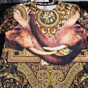 Graphic tee elephant design